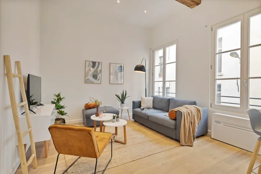 Chic 1-BR in Antwerp's Center - Image 1