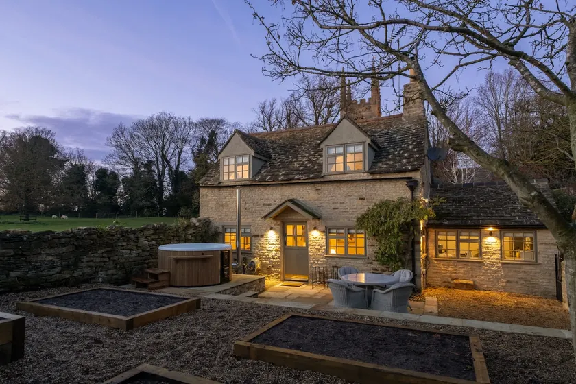 Olive Cottage with Woodfired Hot Tub - Image 1
