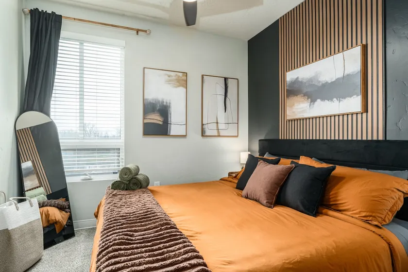 Greenbelt View| 2 King Beds, Hot Tub, Steps to BSU - Image 1