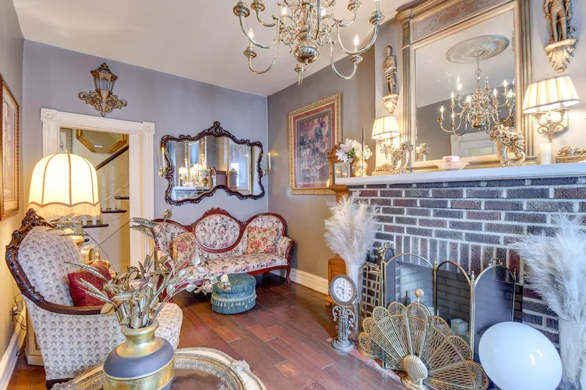 Elegant Upton Rowhouse 2 Mi to Inner Harbor! - Image 1