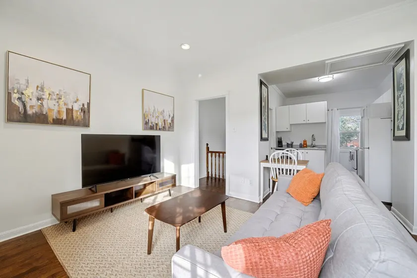 1 Bed Suite Steps to Bloor - Image 1