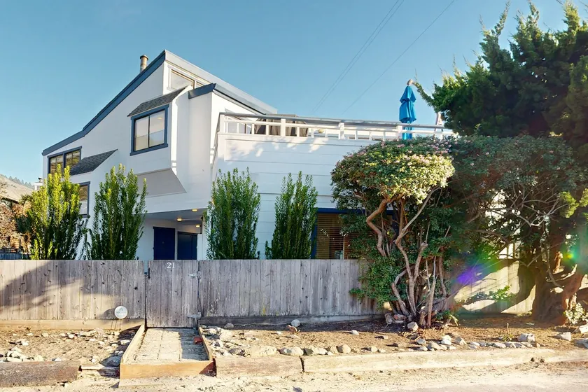 Stroll to Shore: Stinson Beach Gem w/ Hot Tub - Image 1