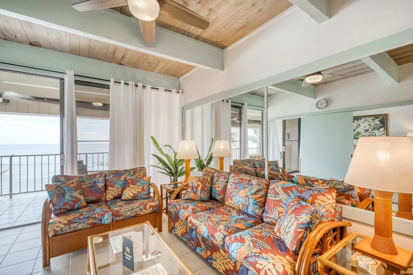 Lovely 2BR Oceanfront 4th-Floor | Balcony | Pool - Image 1