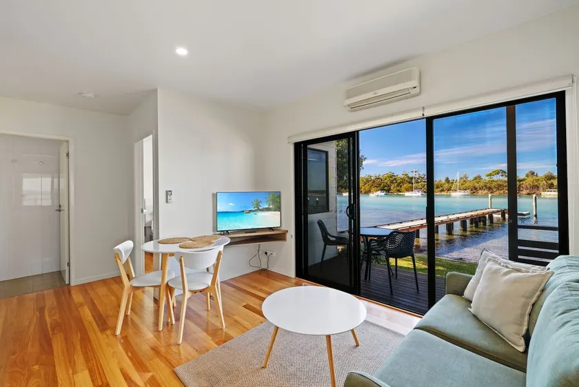Anglesea Waterfront Bungalow - Image 1