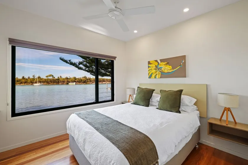 Anglesea Waterfront Bungalow with Spa Bath by Book Jervis Bay - Image 1