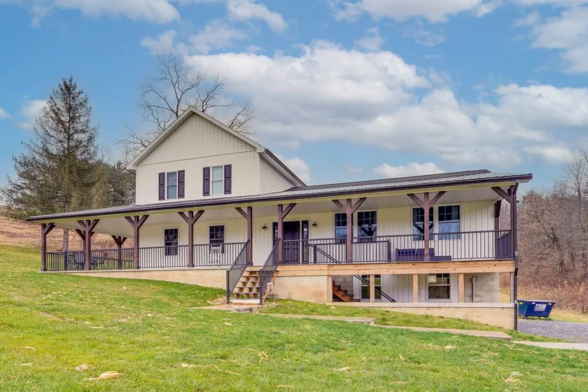 Mtn Views! Peaceful Rural Retreat in Mapleton - Image 1