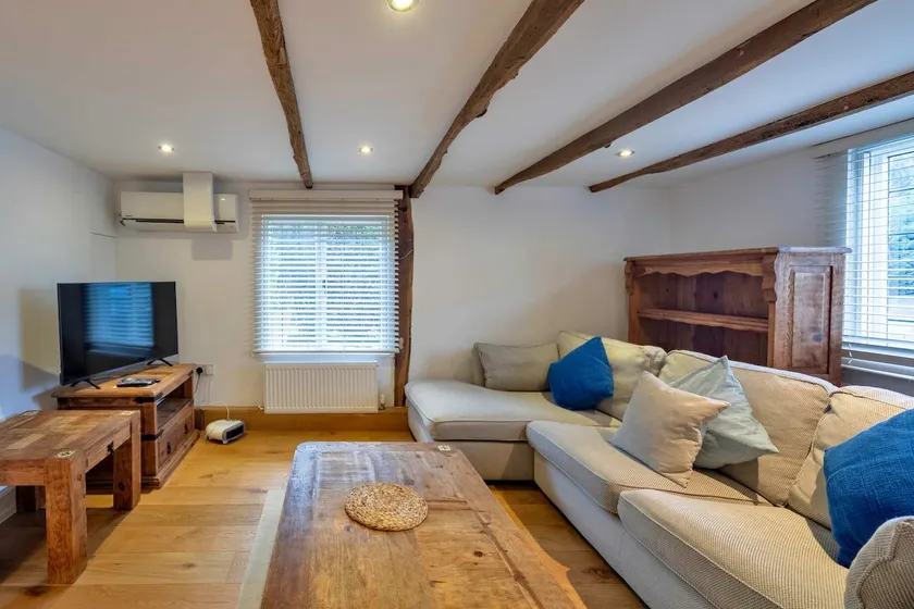 Casa apropiada para familias con jardín e internet de alta velocidad - Image 1