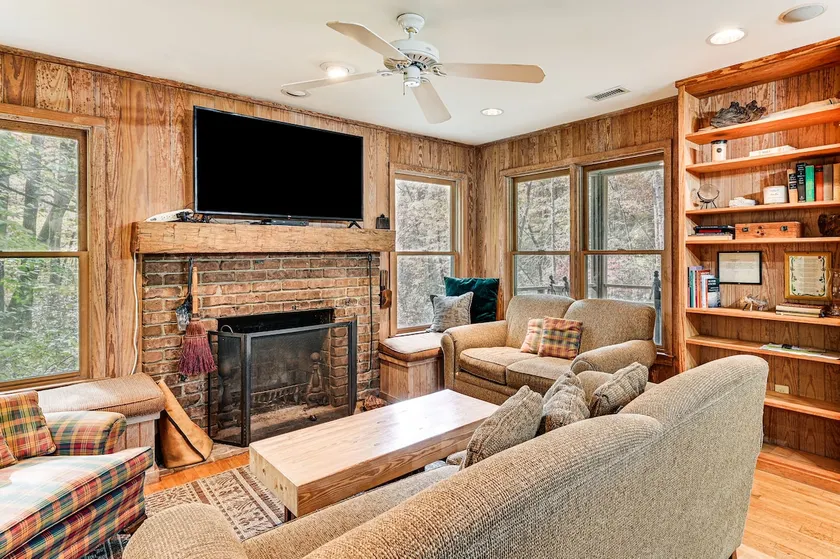 Relax Creekside: Forest-view Gem in Marietta! - Image 1
