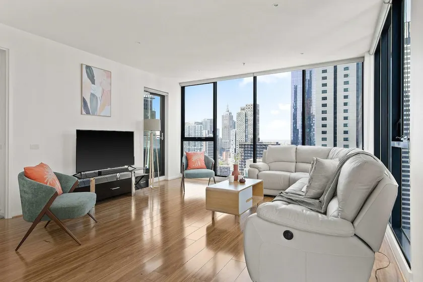 A 3BR with City Views Near Queen Victoria Market - Image 1