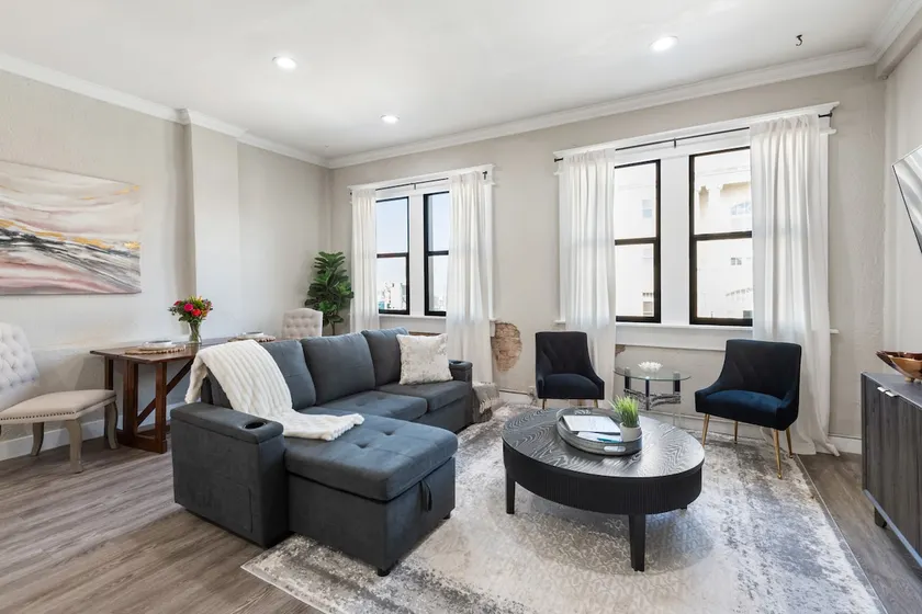 Stunning Apartment w Panoramic Downtown Views! - Image 1