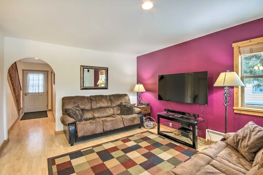 Inviting Townhome: 30 Mi to Yellowstone NP! - Image 1