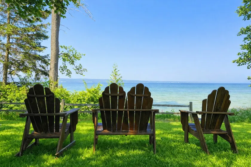 Waterfront Burt Lake Cottage | Sleeps 6 - Image 1