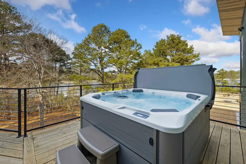 Lakeside Luxe-Lake Access-Hot Tub-Amazing Patio - Image 1