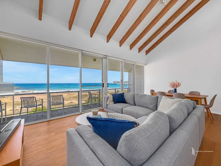 Direct Beachfront Townhouse - Image 1