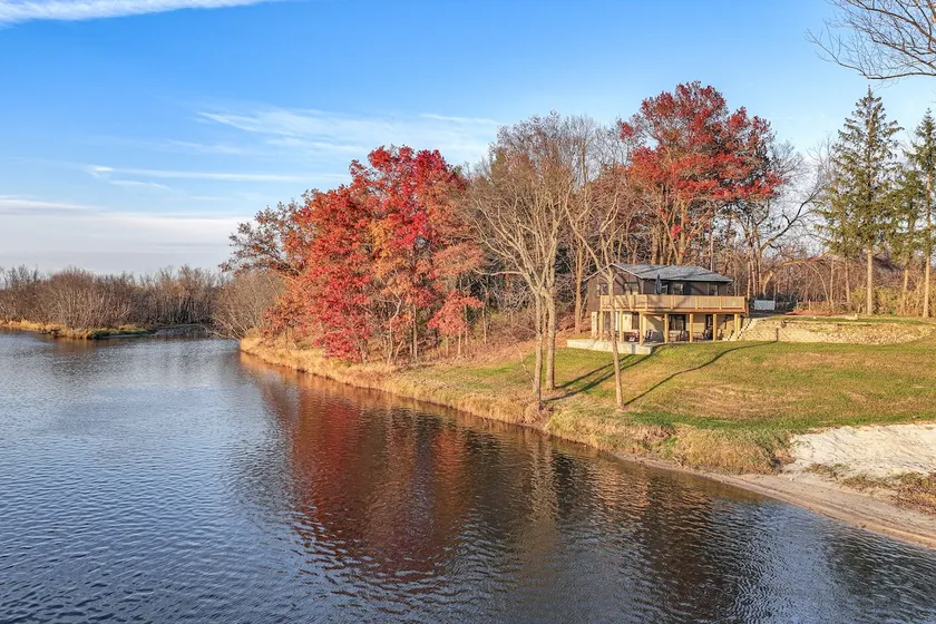 Riverfront Reset! Dells Cabin w/ Kayaks & Deck - Image 1