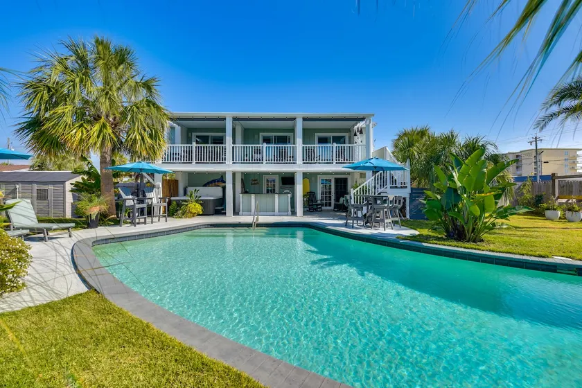 Steps to Sea! Okaloosa Island Gem w/ Outdoor Oasis - Image 1