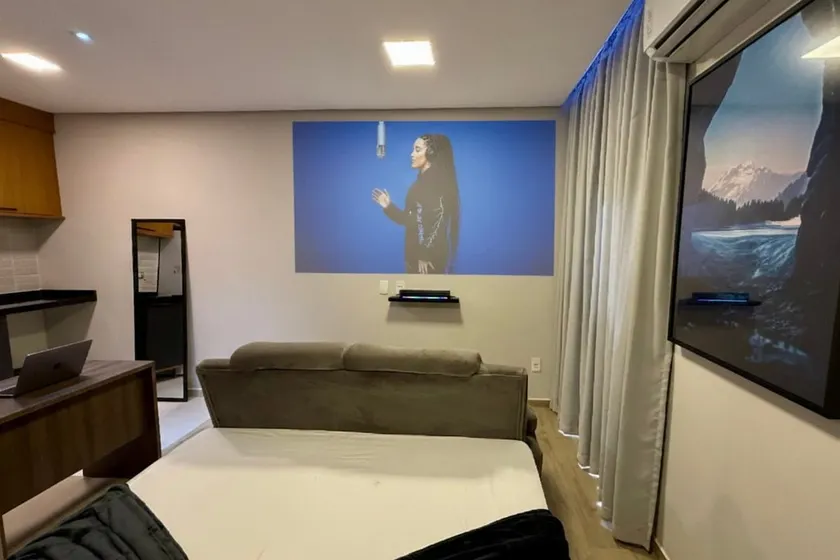 Studio 02 with Projector and Hotel Linen - Image 1