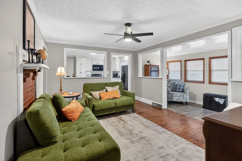 Westover Hills Cottage / Hot Tub/ 5 beds/ 2 bath - Image 1