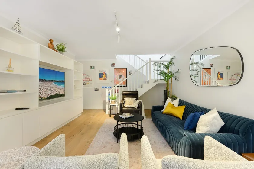 Bright Townhome with Courtyard in Neutral Bay - Image 1