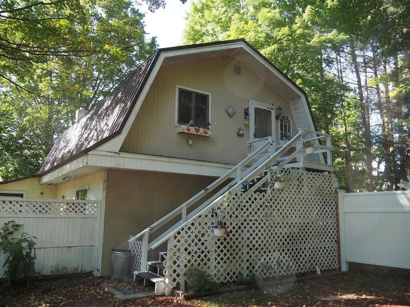 Emanuel - Cute Upstairs Apt / AC / Great Location - Image 1