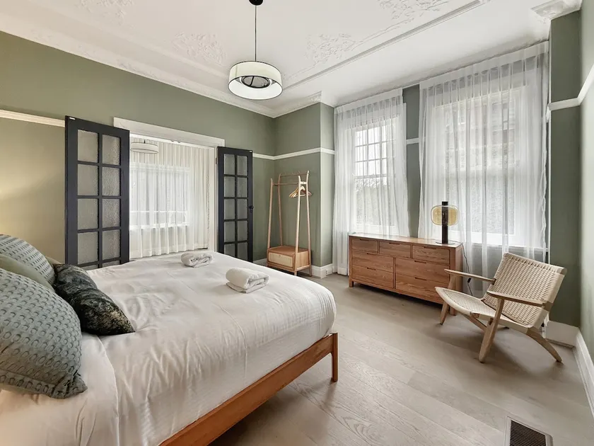 The Edward Residences, Quiet Luxury 3 bed condo - Image 1