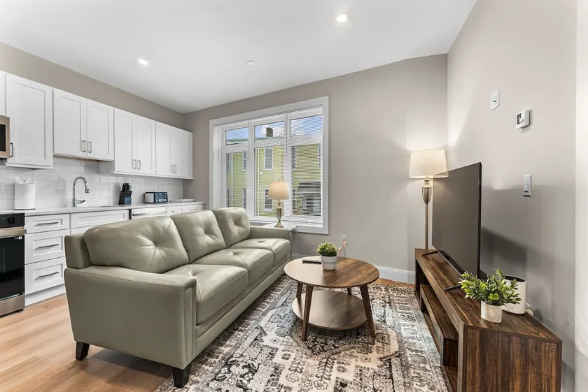 Luxury 2BR near Cabmridge - Image 1