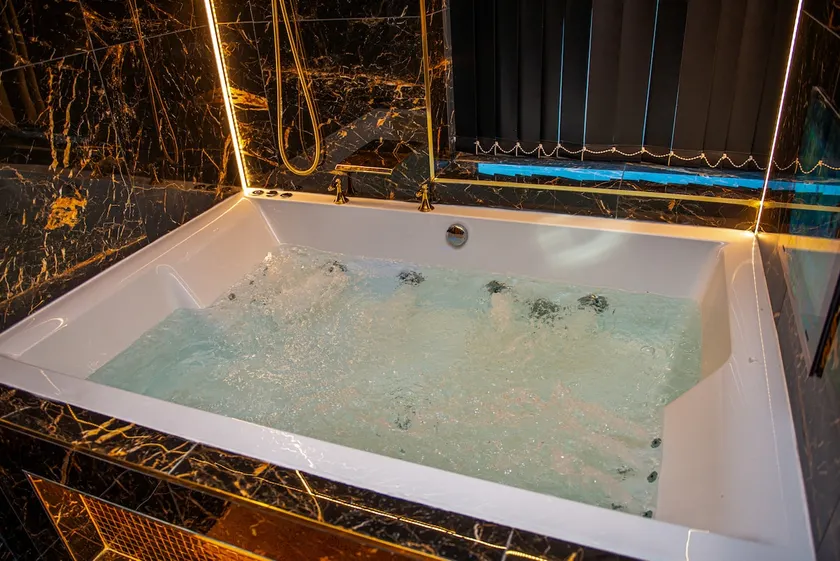 Velmora Apartments - The Presidential Suite - Image 1