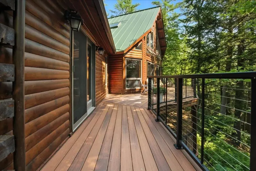 Waterfront Log Home on Huge Lake in Private Cove - Image 1