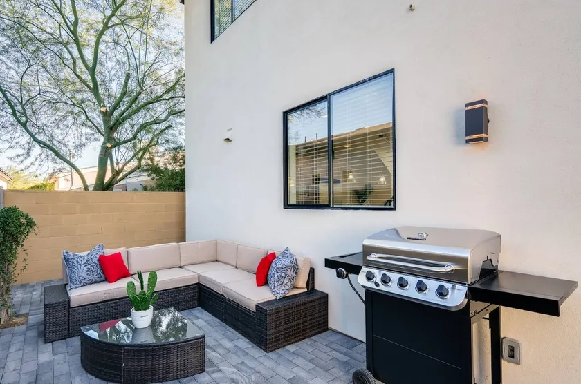 Stylish NEW 3BR Home in Historic Phoenix Coronado - Image 1