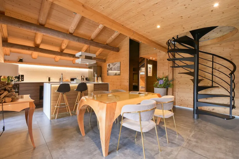 Le Lachat Apartment - Image 1