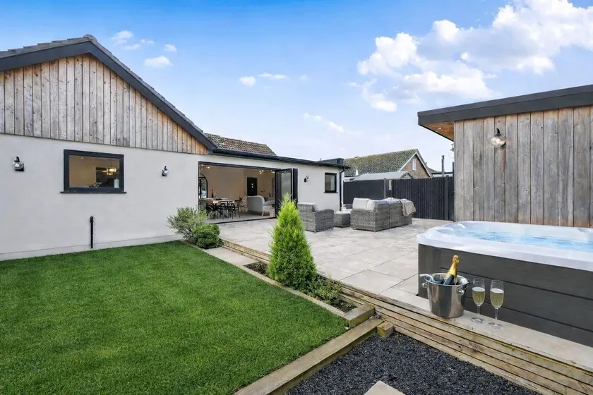 Sotine Beach House - Image 1