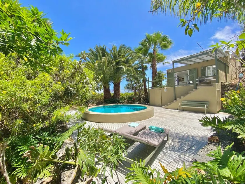 Exklusiv kustvilla med privat pool och magnifik utsikt över havet och bergen - Image 1