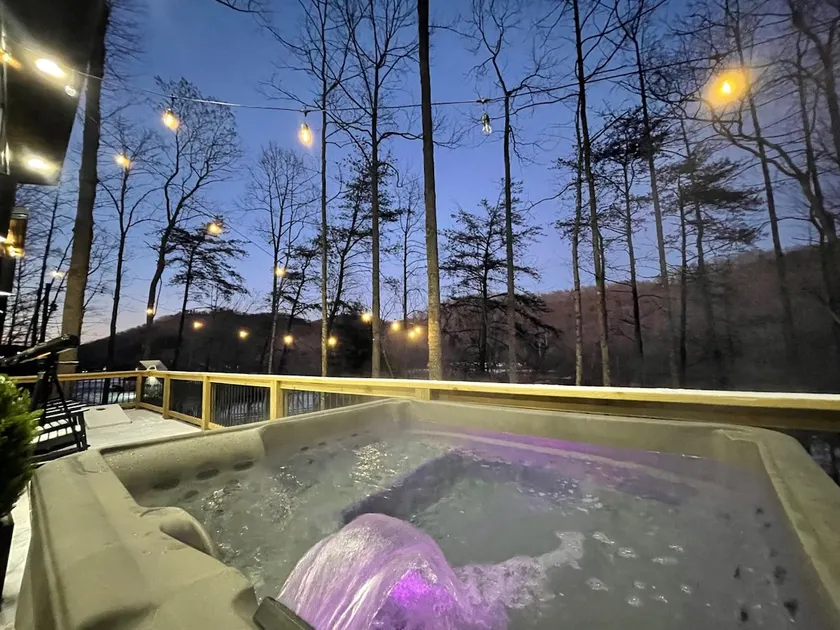Private | Hot Tub | Stargazing | Mountain View - Image 1