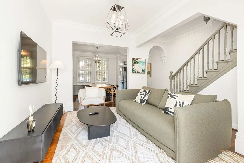 4BR Redfern Home for 10 with Courtyard & Garage - Image 1