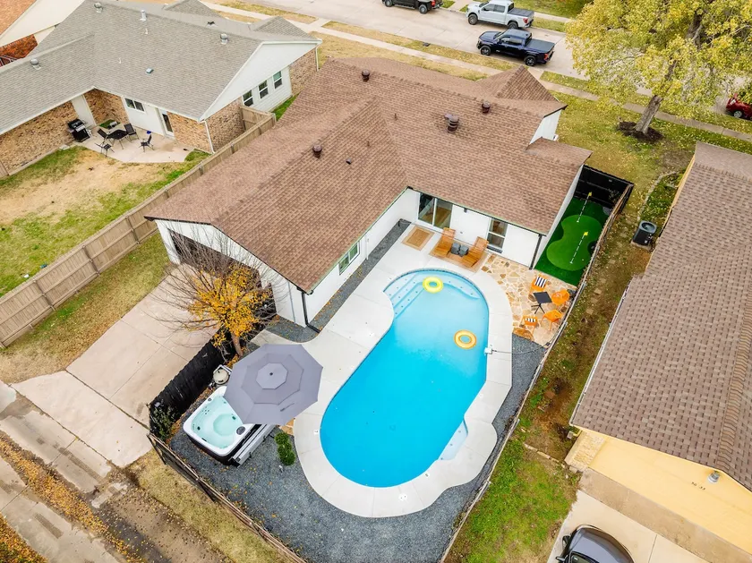 Viva Las Stay | Pool + Hot Tub + Putting Green - Image 1