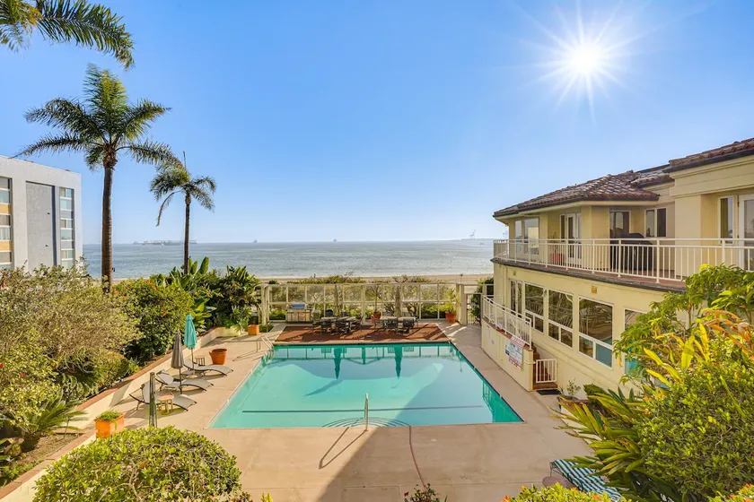 Beachfront Living in Long Beach: 2,500 Sq Ft Condo - Image 1