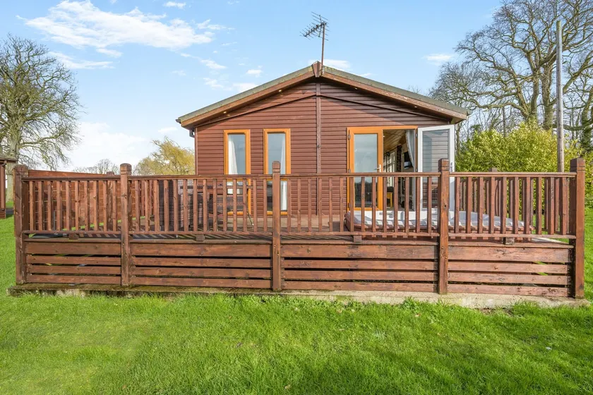 Field View 1 bed-No Pets-Cedar - Image 1