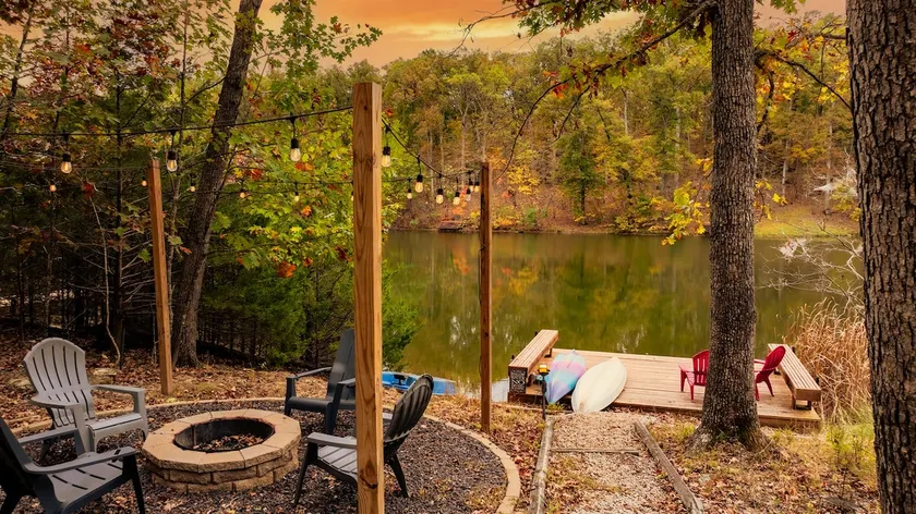 Lakefront, updated A-Frame, Hot Tub, Water Toys - Image 1