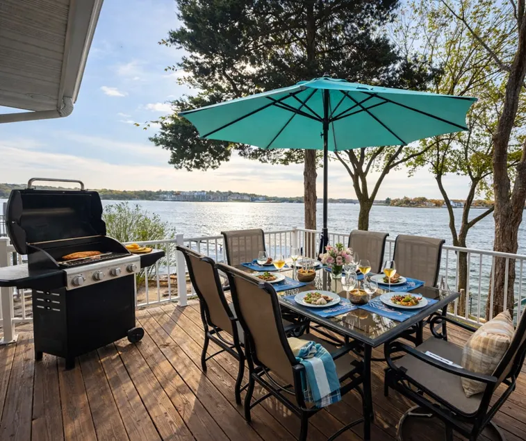 Edgewater-Lakefront 3 BD/2.5BA/Deck/Dock/Gril-16P - Image 1