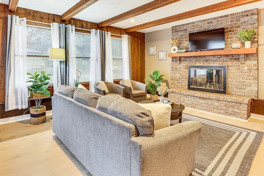 Inviting Family Home, 2 Mi to Eastwood Mall! - Image 1