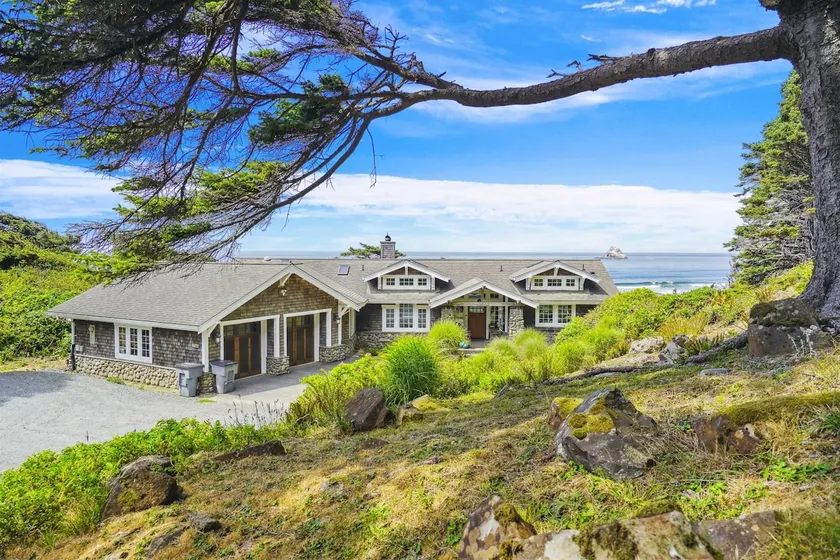 Cove Beach Lodge - Magnificent Oceanfront! - Image 1