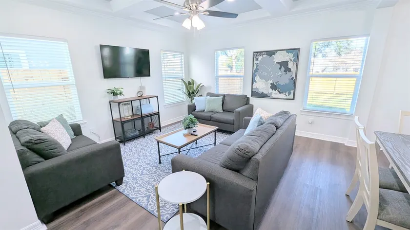 Near Rosenburg & Needville •Sleeps 9 •Pet Friendly - Image 1
