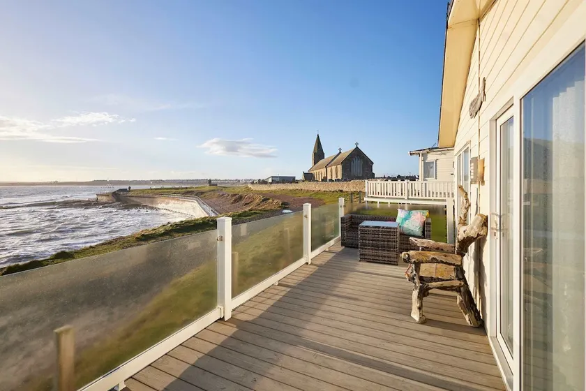 Host & Stay - The Beach House - Image 1