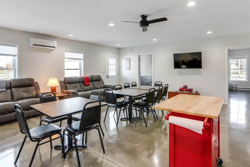 Patio & Parking! Modern Bunkhouse Near Lake Erie - Image 1