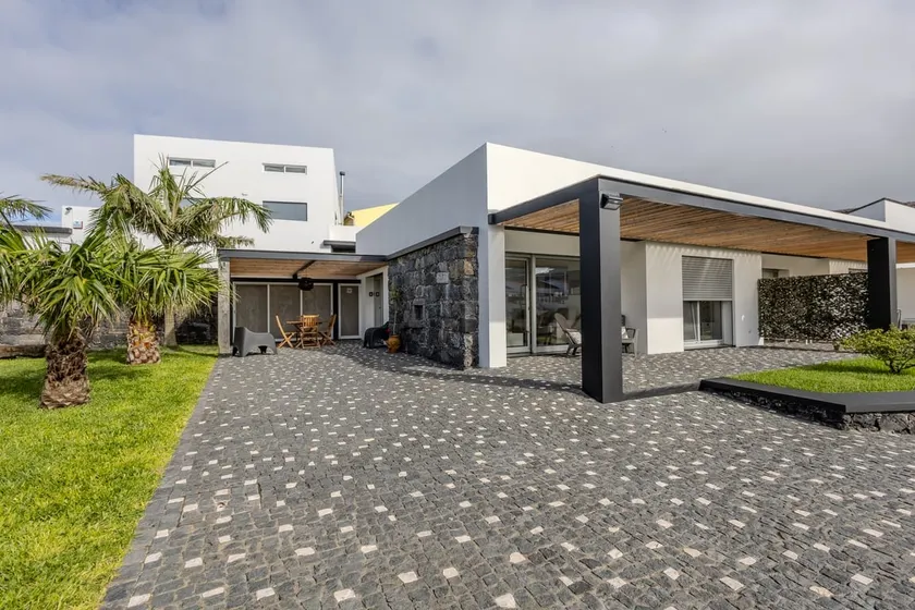 GuestReady - Charming Retreat with Garden - Image 1