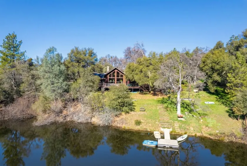 Private Lake Cabin Near Yosemite - Image 1