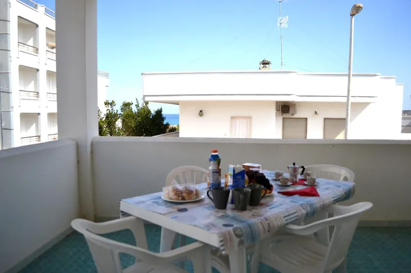 LL02 Casa Vacanze UMI First Floor for 7 Guests with Balcony - Image 1