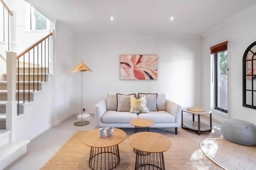 Contemporary Family Living at 4 Seafarer Way - Image 1