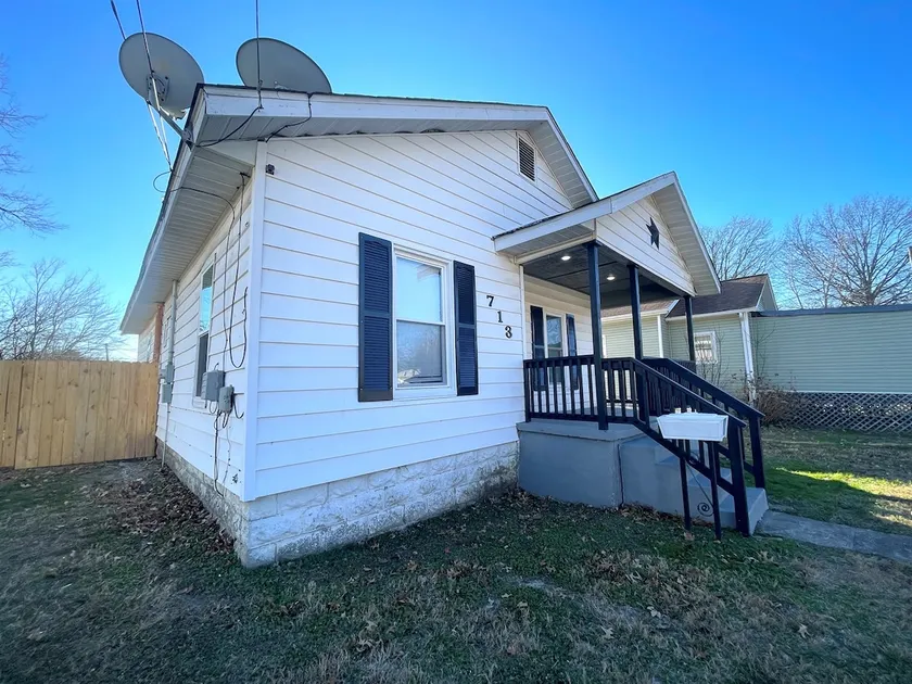 Updated Downtown Marion,Walk to Tower Square, 2BR - Image 1