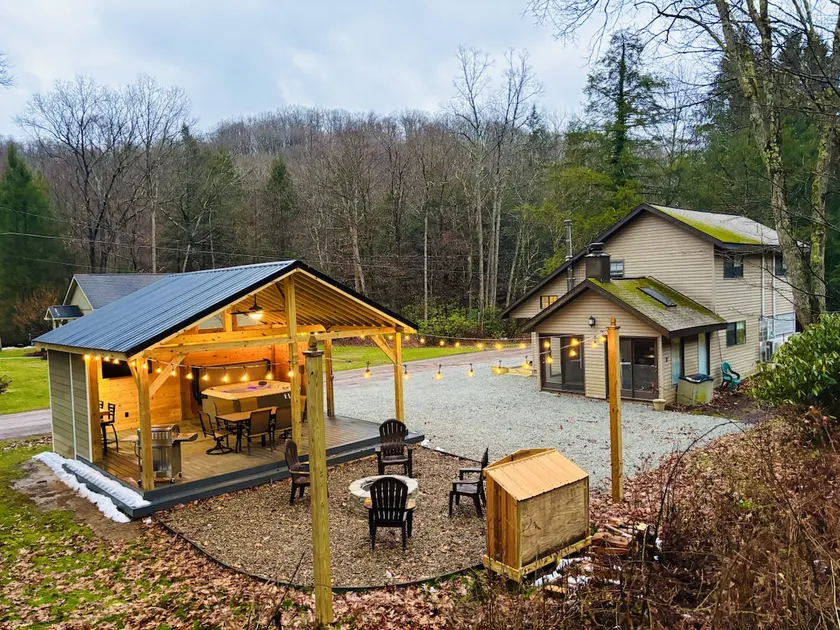 Cozy Streamside Cottage, Pavilion, Hot Tub Firepit - Image 1